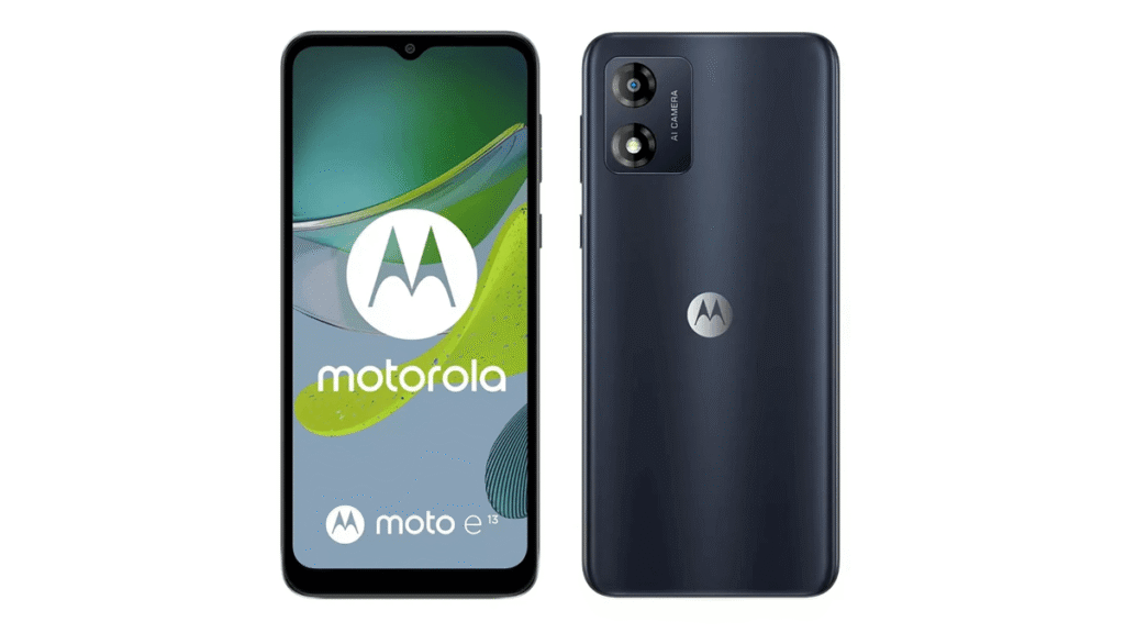 Imagem do Motorola Moto E13 com visual frontal e traseiro, evidenciando seu design simples e elegante, ideal para representar celulares de entrada confiáveis e acessíveis em 2025.
